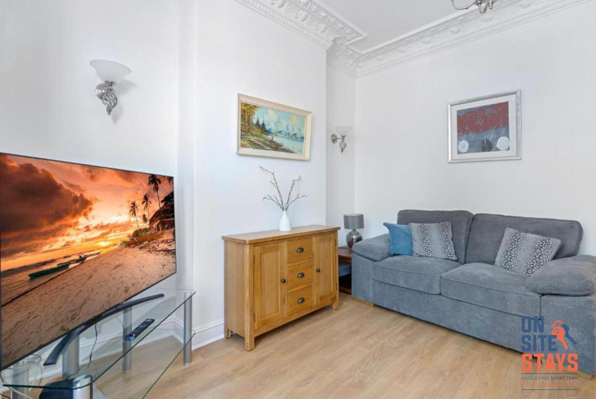 Onsitestays - Tranquil 2 Bedroom Apartment With Large Kitchen, Private Garden Near Wimbledon Station Лондон Екстер'єр фото