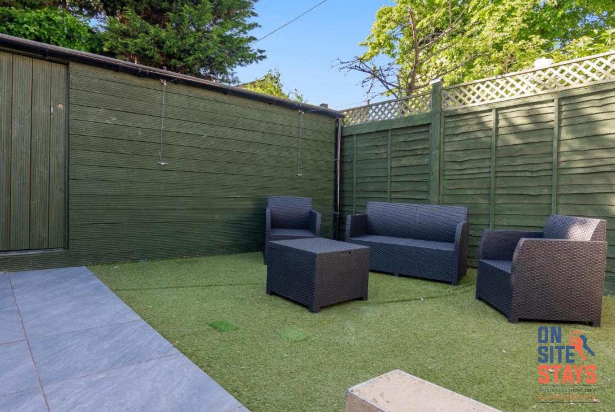 Onsitestays - Tranquil 2 Bedroom Apartment With Large Kitchen, Private Garden Near Wimbledon Station Лондон Екстер'єр фото
