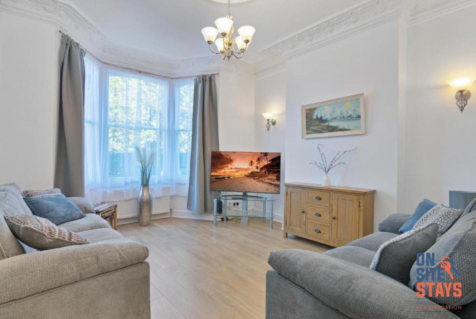 Onsitestays - Tranquil 2 Bedroom Apartment With Large Kitchen, Private Garden Near Wimbledon Station Лондон Екстер'єр фото