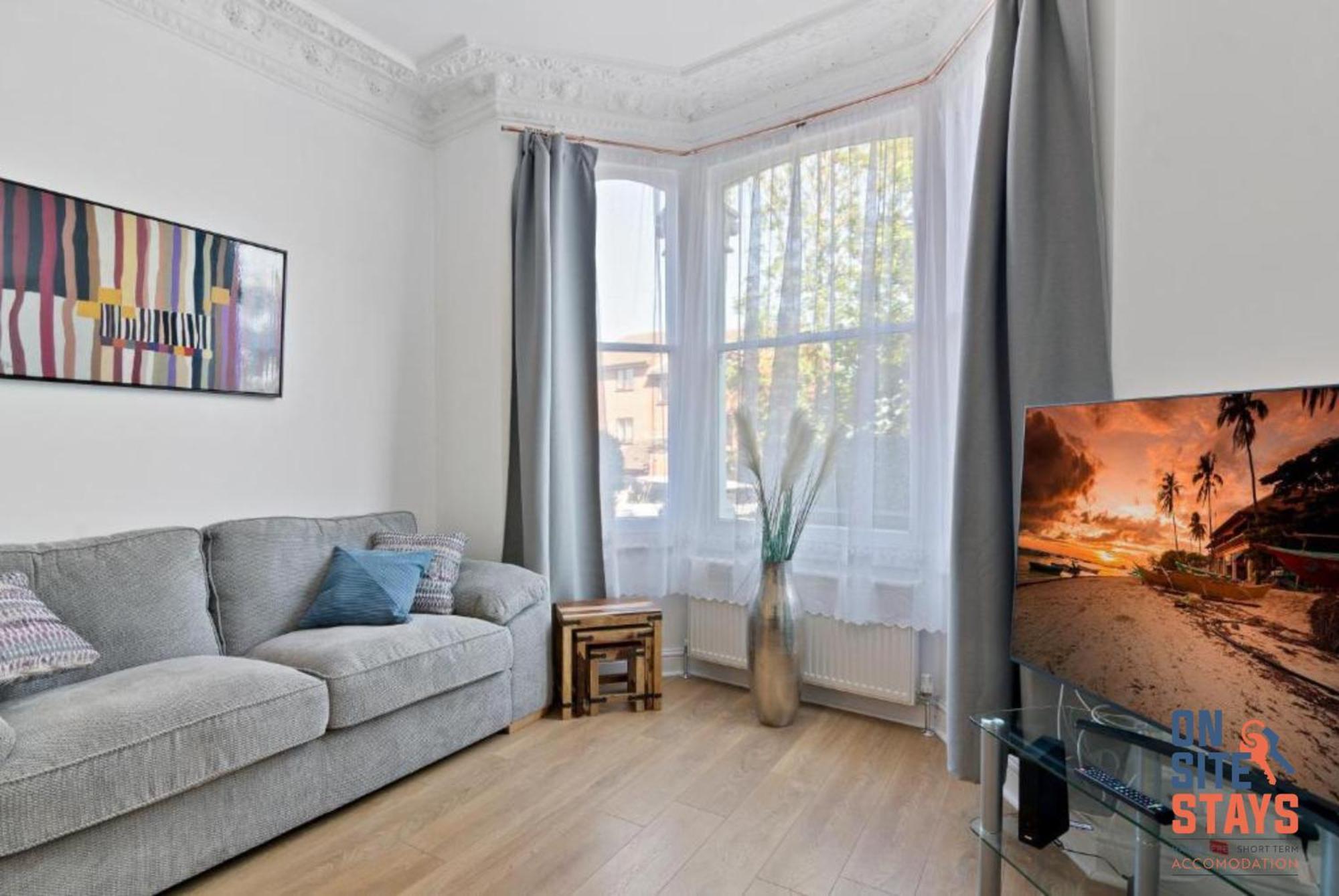 Onsitestays - Tranquil 2 Bedroom Apartment With Large Kitchen, Private Garden Near Wimbledon Station Лондон Екстер'єр фото