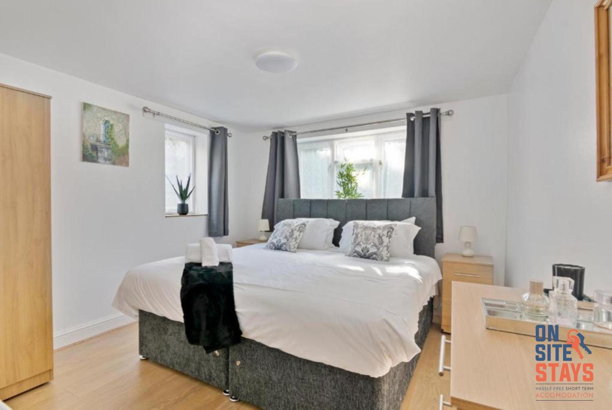 Onsitestays - Tranquil 2 Bedroom Apartment With Large Kitchen, Private Garden Near Wimbledon Station Лондон Екстер'єр фото