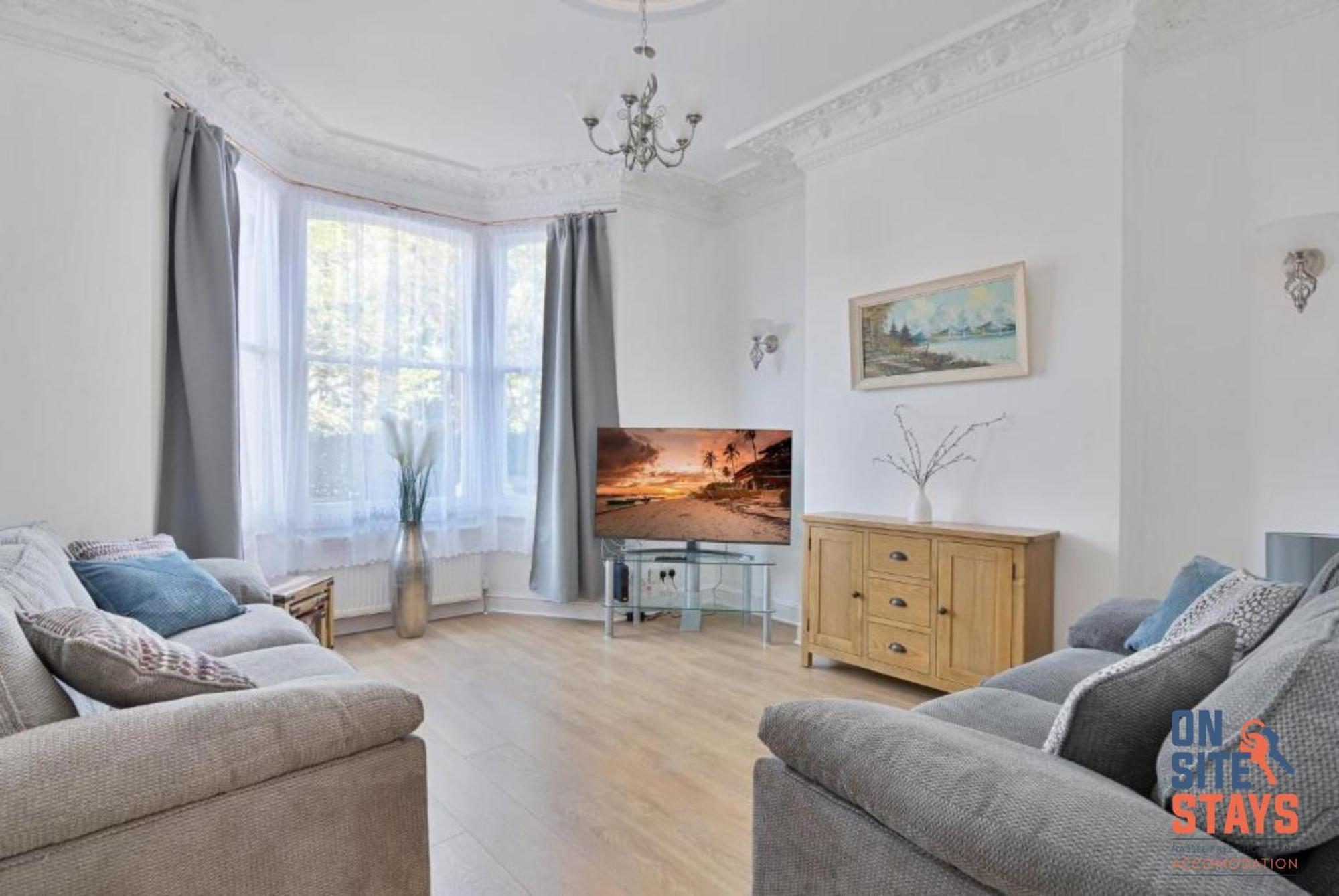 Onsitestays - Tranquil 2 Bedroom Apartment With Large Kitchen, Private Garden Near Wimbledon Station Лондон Екстер'єр фото